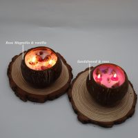Nến hương gỗ đàn hương và hoa hồng